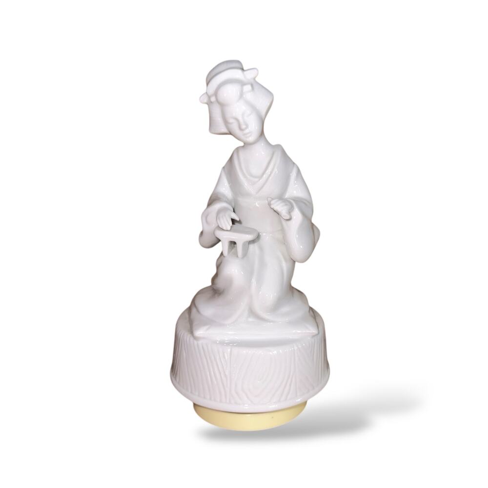 Vintage Geisha Girl Rotating Music Box